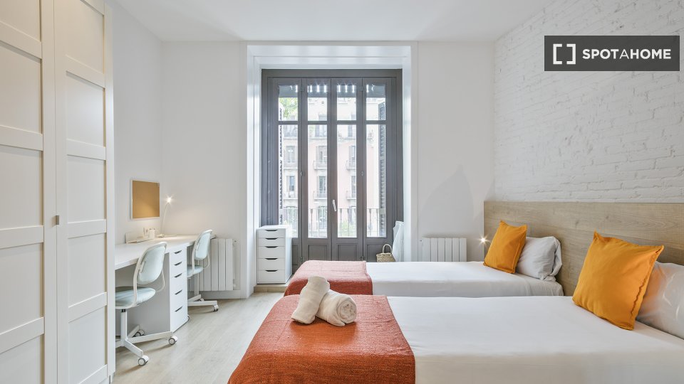 Double room Barcelona, 3 beds — photo 5