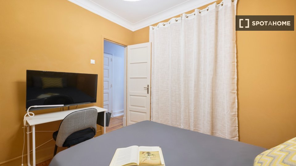 Double room Lisbon, 4 beds — photo 26