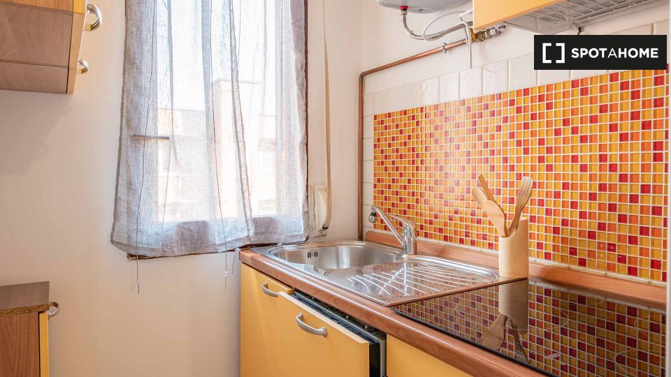 Double room Milan, 3 beds, 80m² — photo 16