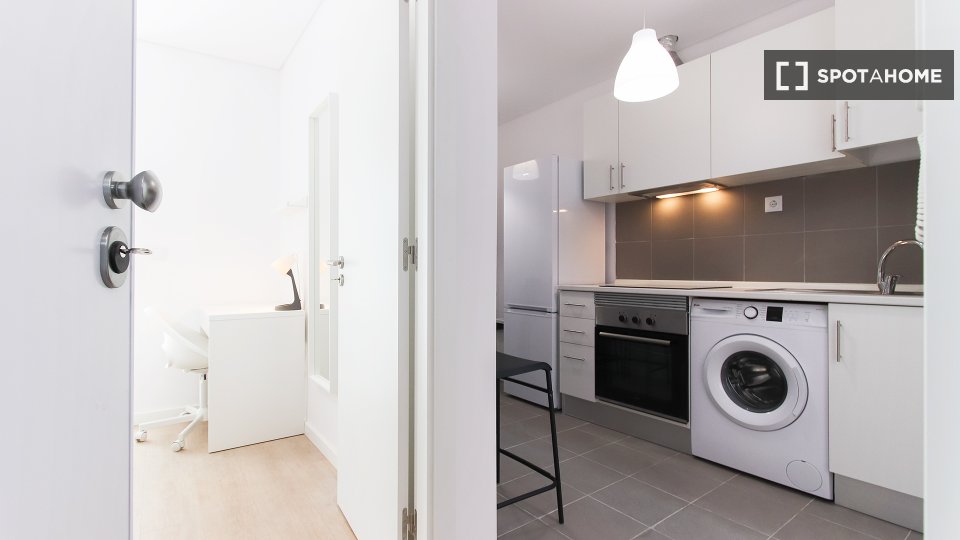 Double room Lisbon, 4 beds — photo 8