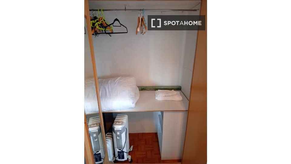 Double room Madrid, 3 beds, 75m² — photo 17
