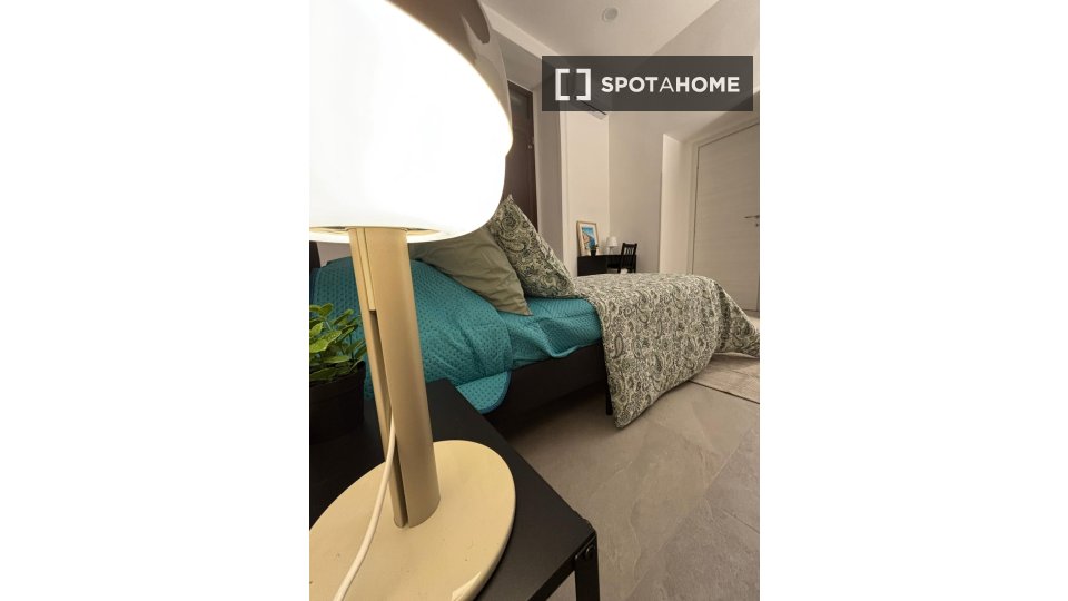 Double room Naples, 4 beds — photo 8