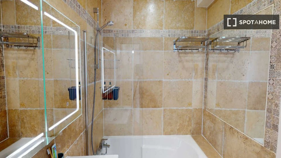 Double room Paris, 5 beds, 110m² — photo 13