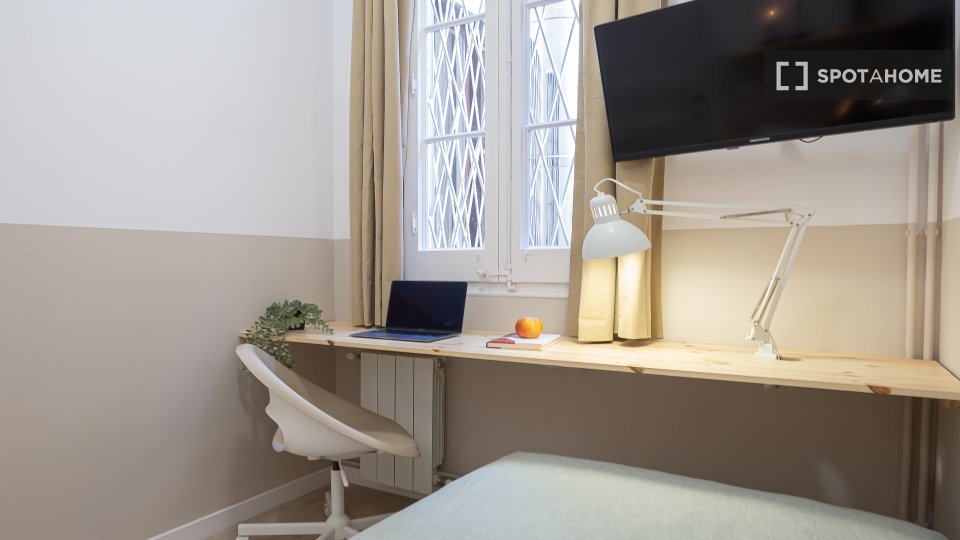 Double room Barcelona, 4 beds, 90m² — photo 17