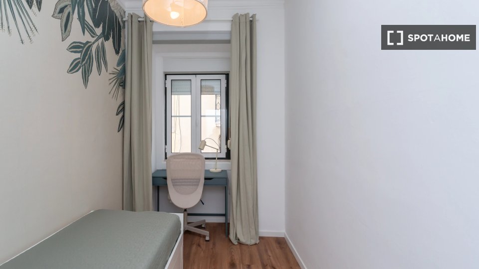 Double room Lisbon, 6 beds — photo 11