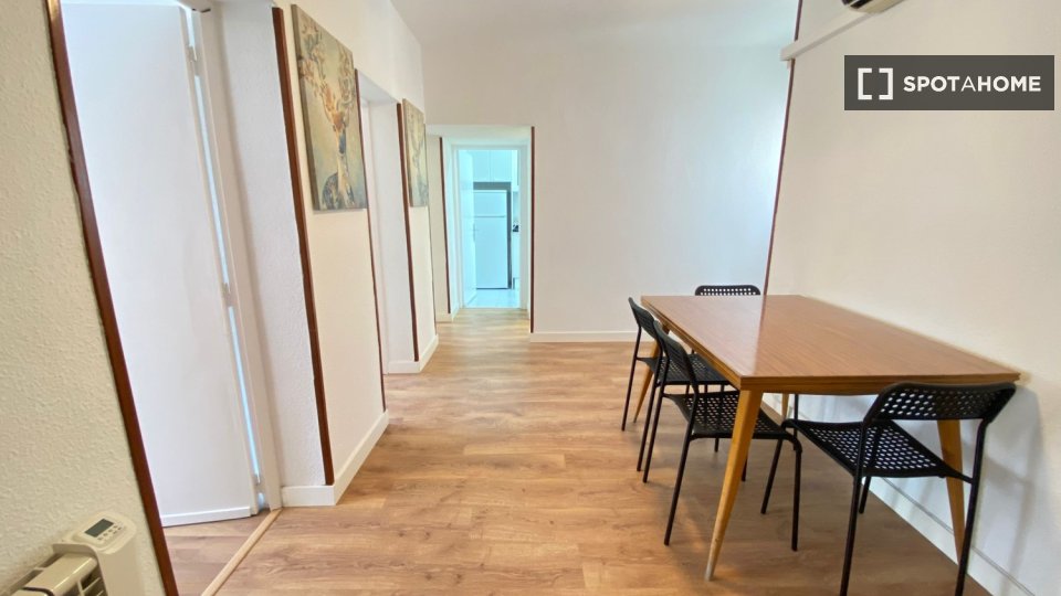 Double room Madrid, 3 beds — photo 19