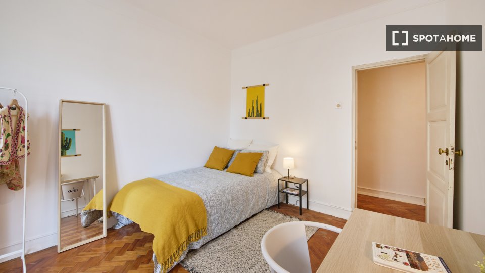Double room Lisbon, 8 beds — photo 17