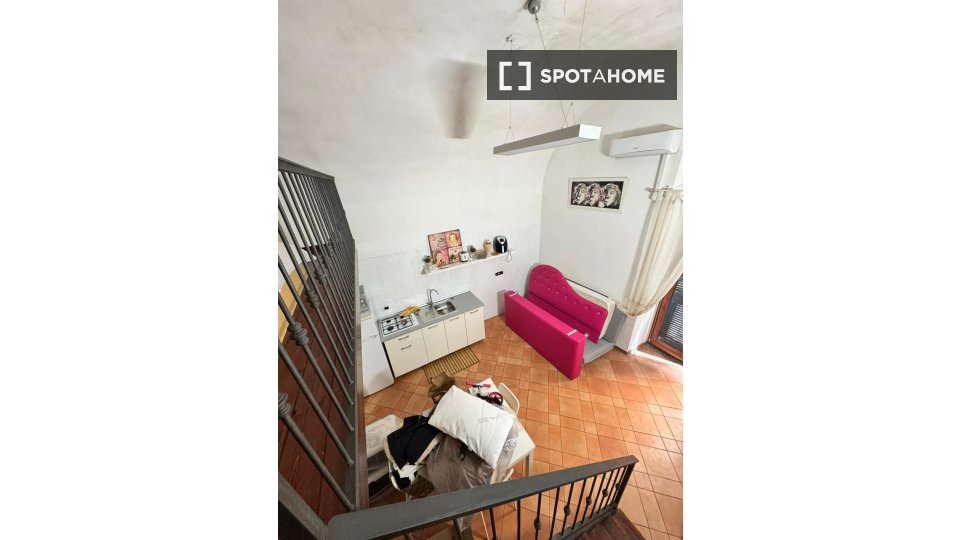 Appartamento con 1 camera da letto in affitto ad Avvocata, Napoli - in Naples