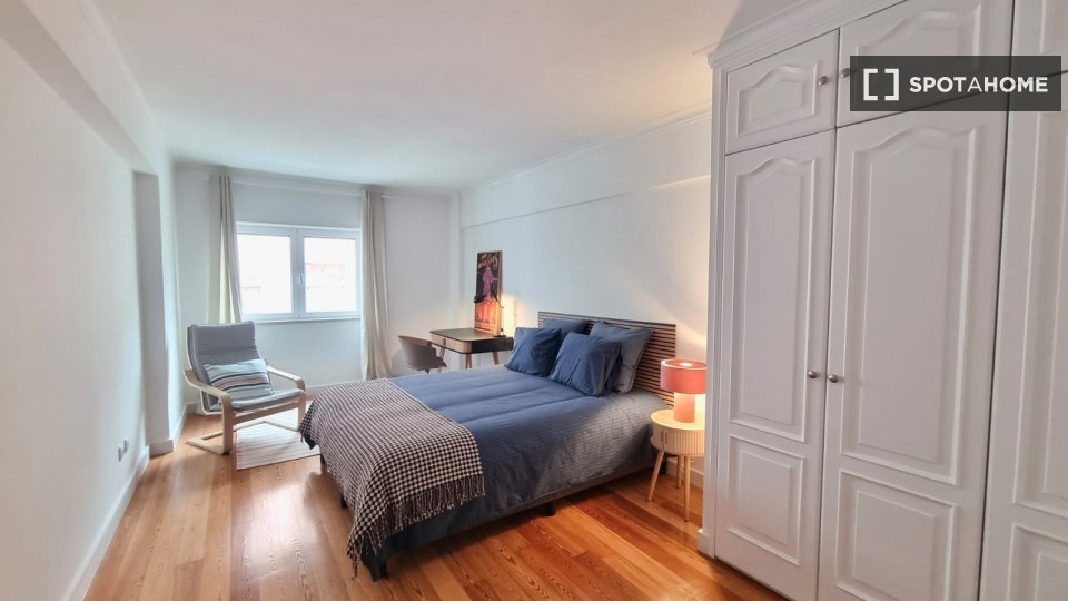 Double room Lisbon, 5 beds, 210m² — photo 11