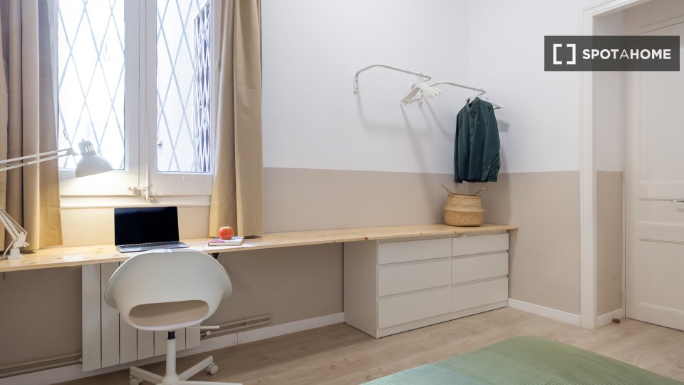 Double room Barcelona, 4 beds, 90m² — photo 2