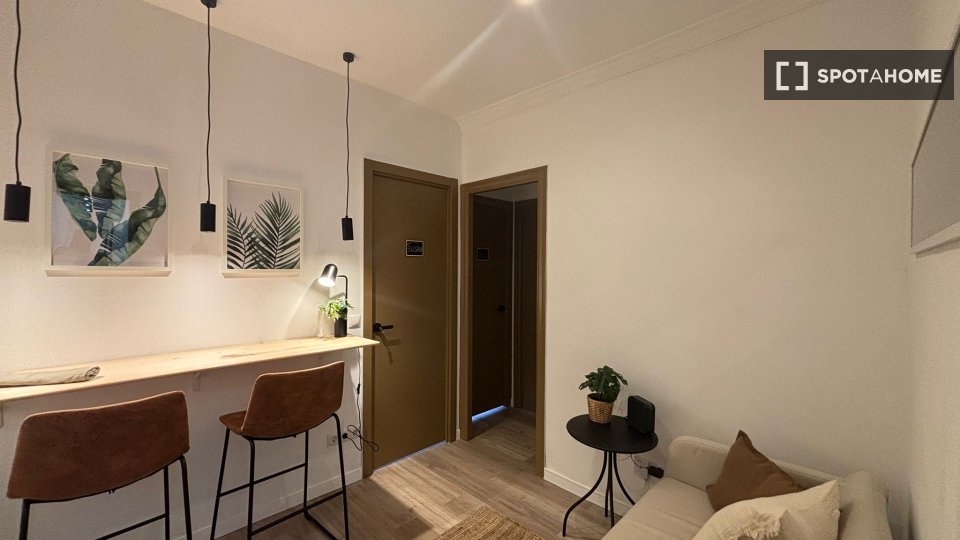 Double room Barcelona, 4 beds, 85m² — photo 7