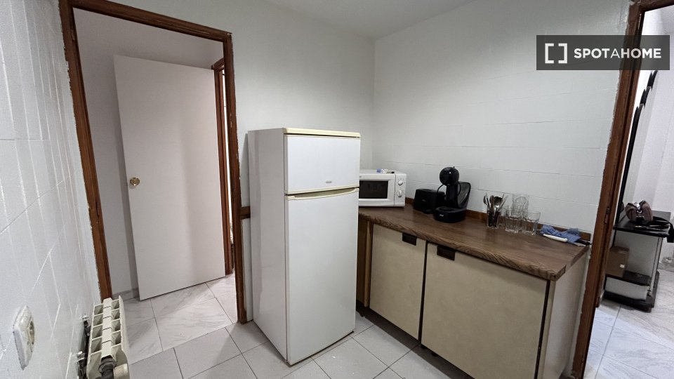 Double room Madrid, 5 beds, 20m² — photo 4