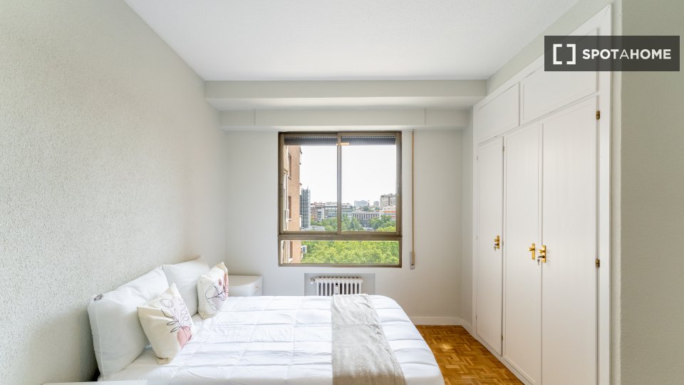 Double room Madrid, 5 beds — photo 16