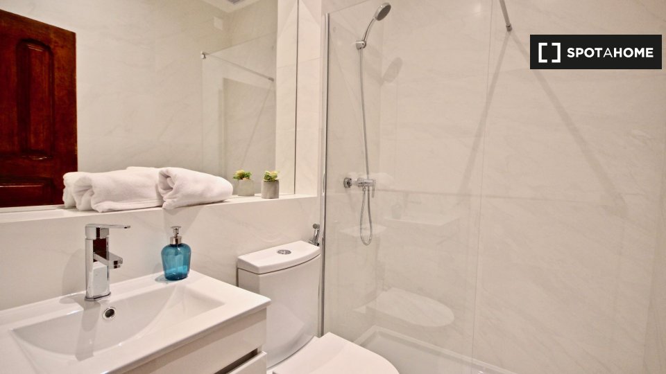 Apartment Lisbon, 4 beds — photo 18