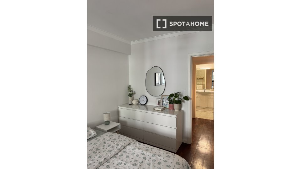 Apartment Lisbon, 2 beds, 108m² — photo 4