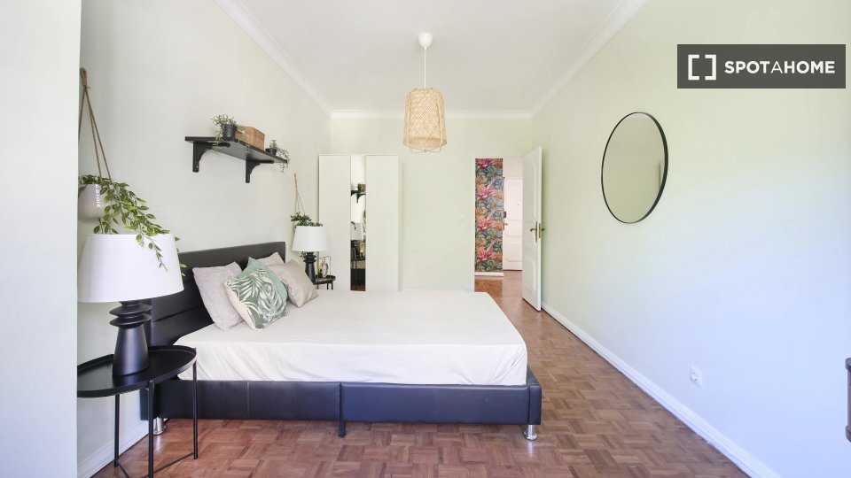 Double room Lisbon, 5 beds — photo 4