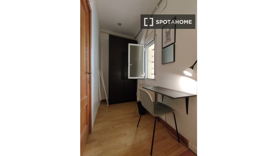 Double room Madrid, 7 beds, 90m² — photo 4