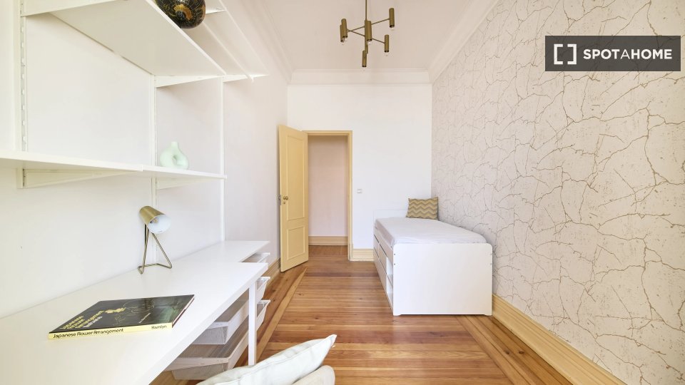 Double room Lisbon, 9 beds — photo 13