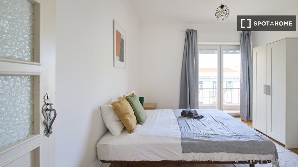 Double room Lisbon, 5 beds — photo 1