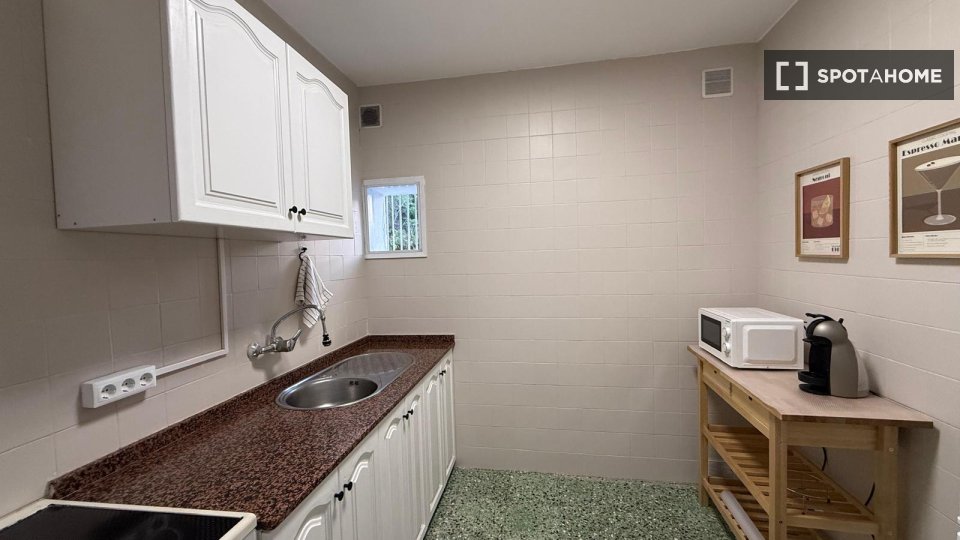 Double room Santa_Cruz_De_Tenerife, 1 bed, 100m² — photo 2
