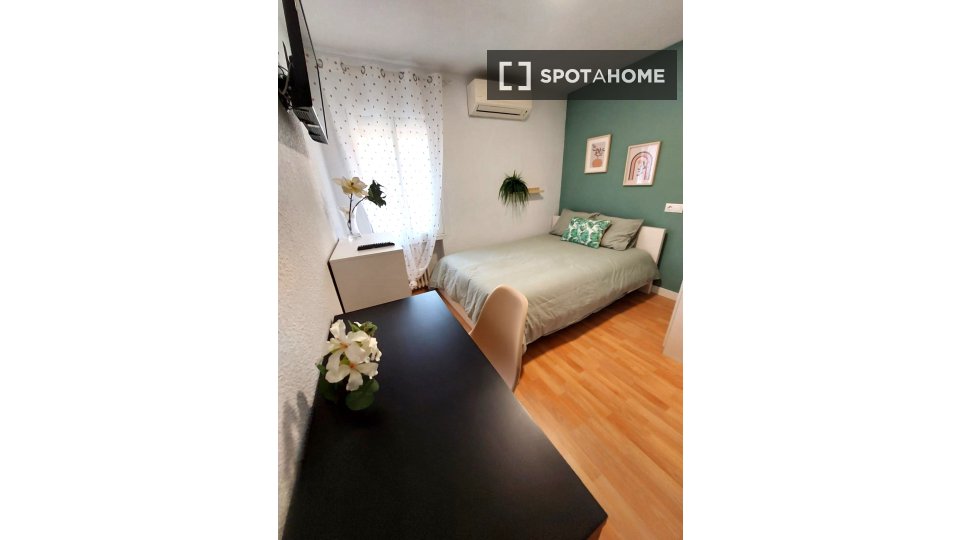 Double room Madrid, 3 beds, 60m² — photo 12