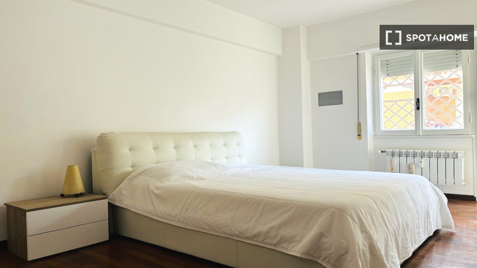 Double room Rome, 3 beds — photo 7
