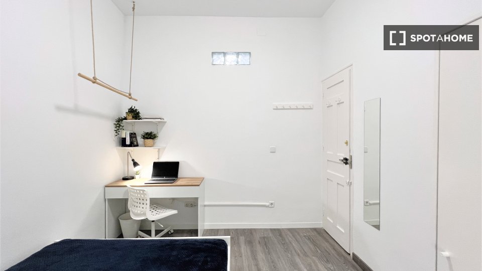 Double room Madrid, 6 beds, 100m² — photo 2