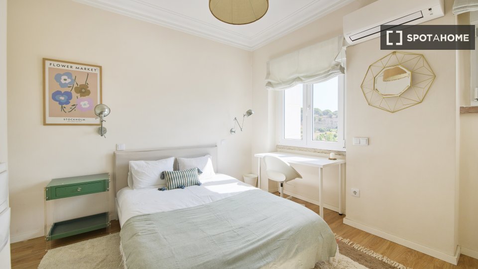 Double room Lisbon, 4 beds — photo 19