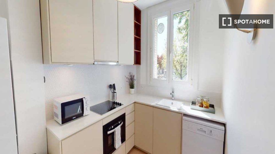 Double room Paris, 4 beds, 80m² — photo 3