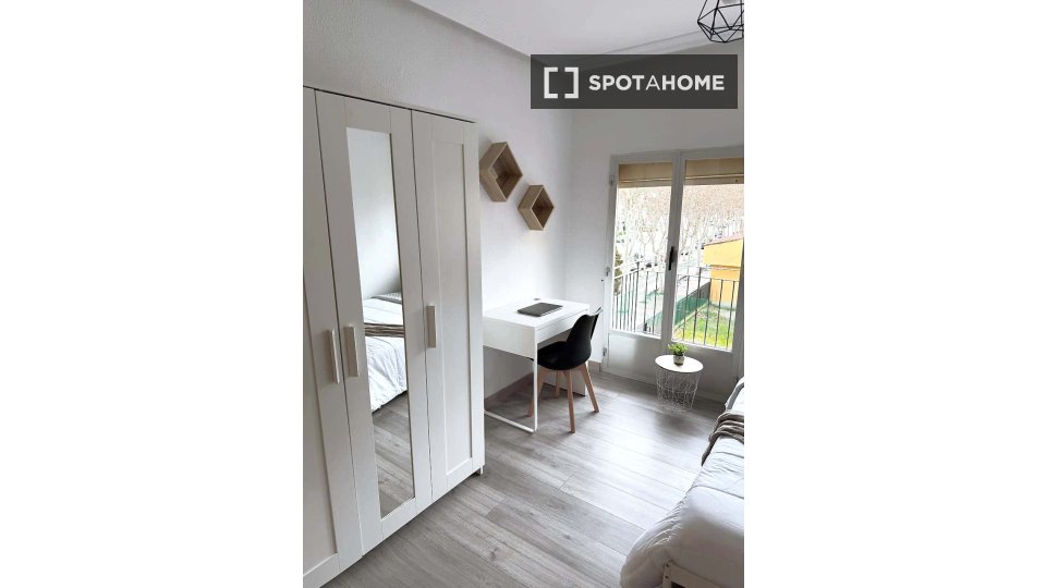 Habitación en la calle Trébol, Salamanca, de 80 m² con 4 dormitorios.