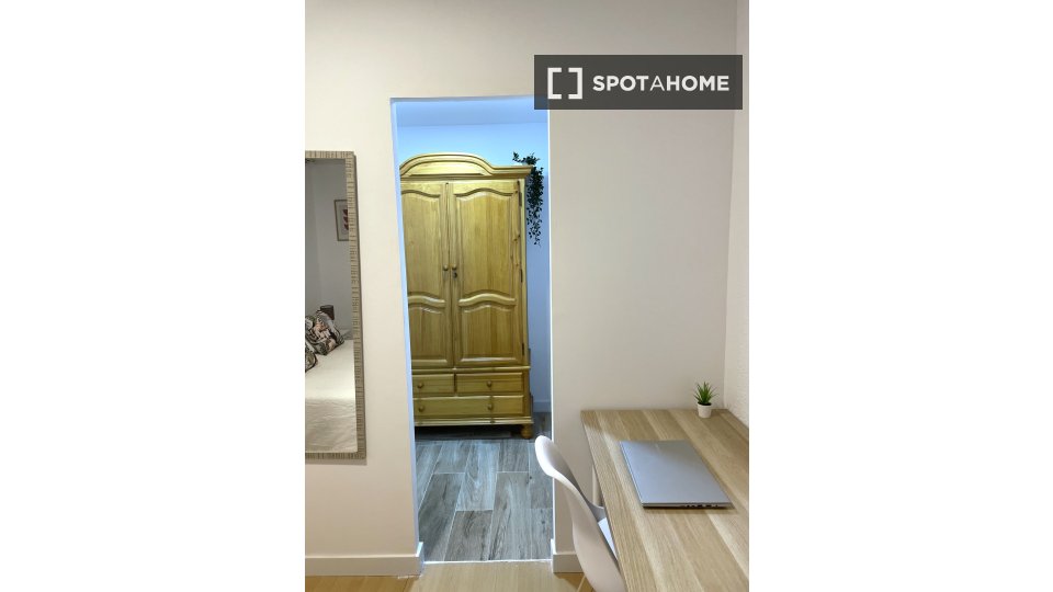 Double room Madrid, 4 beds, 100m² — photo 7