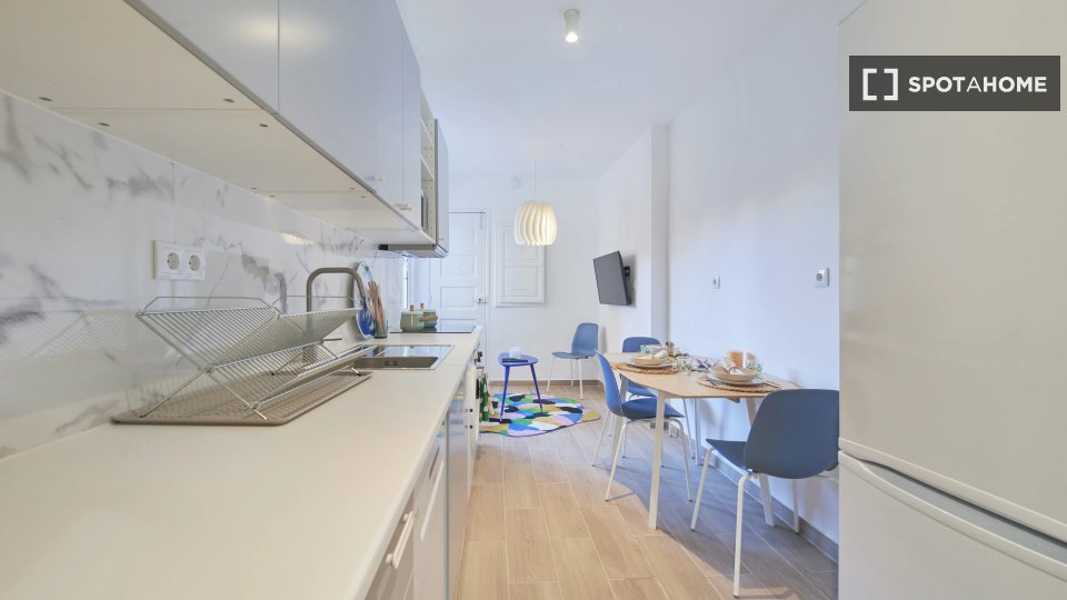 Double room Lisbon, 6 beds — photo 19