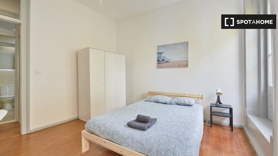 Double room Lisbon, 4 beds — photo 13