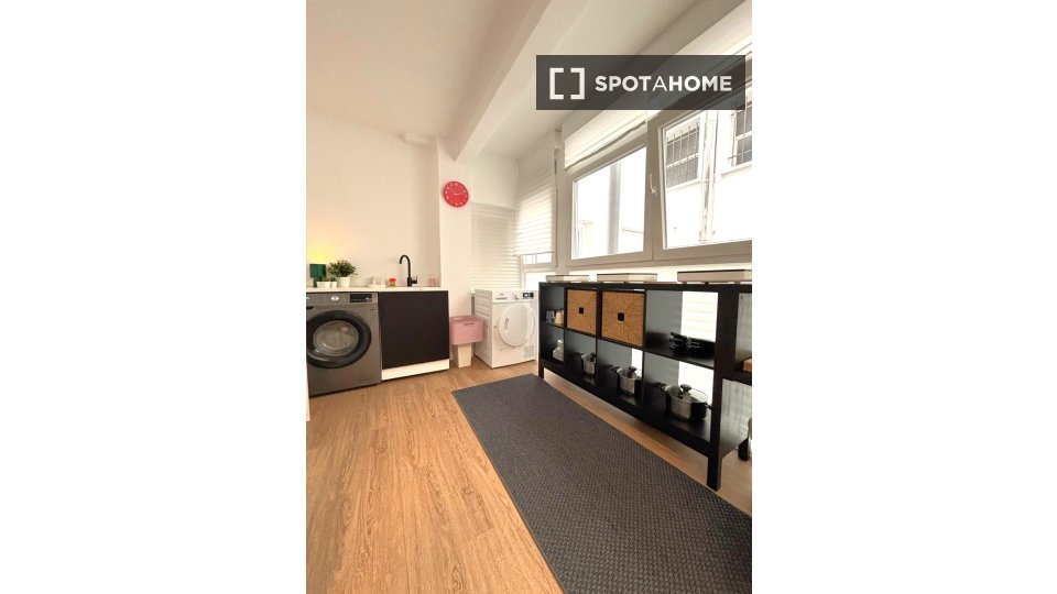 Double room Madrid, 7 beds, 160m² — photo 27