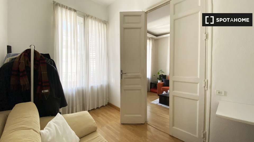 Double room Madrid, 3 beds — photo 8