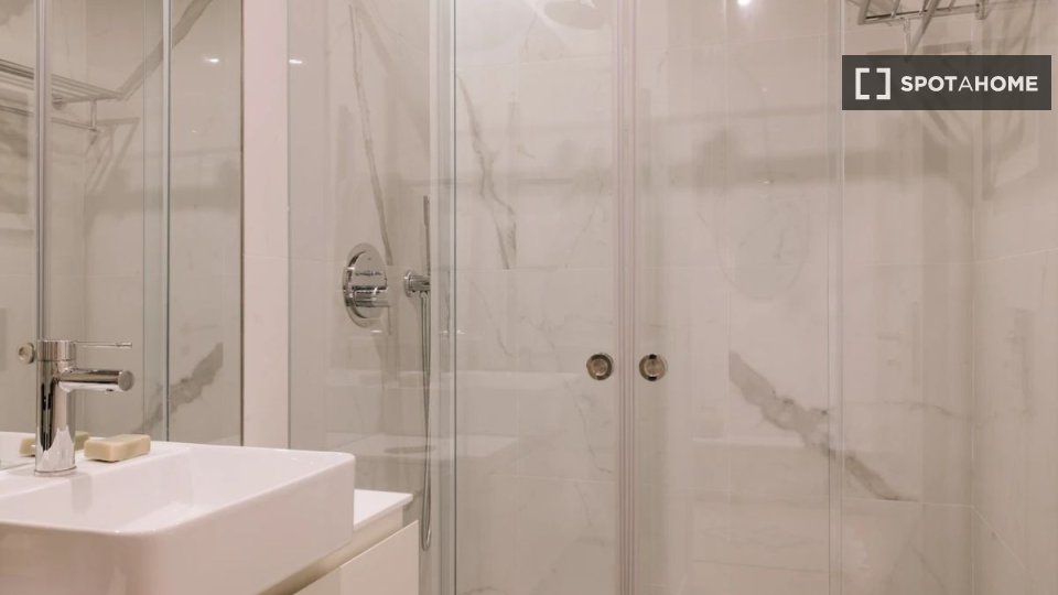 Apartment Lisbon, 2 beds — photo 18