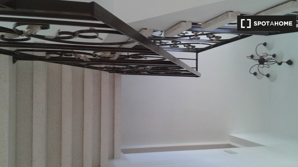 Double room Nicosia, 3 beds — photo 18