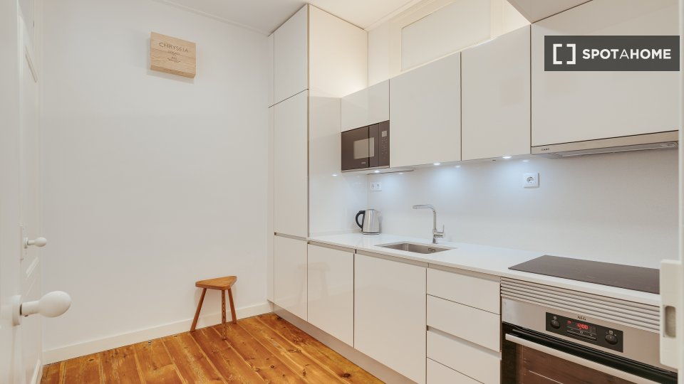 Apartment Lisbon, 2 beds, 75m² — photo 17