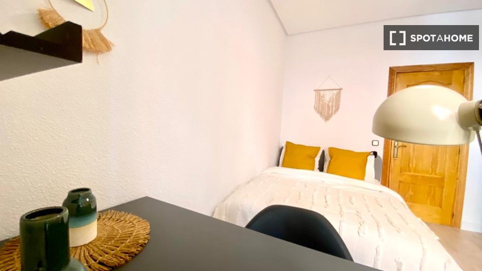 Double room Madrid, 5 beds — photo 2