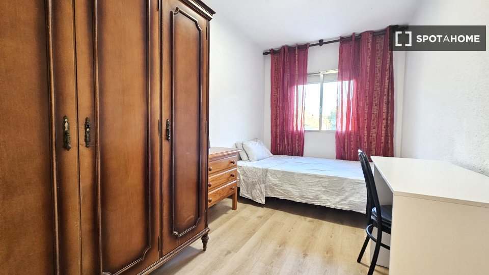 Habitación en piso compartido en 500 Viviendas, Almería