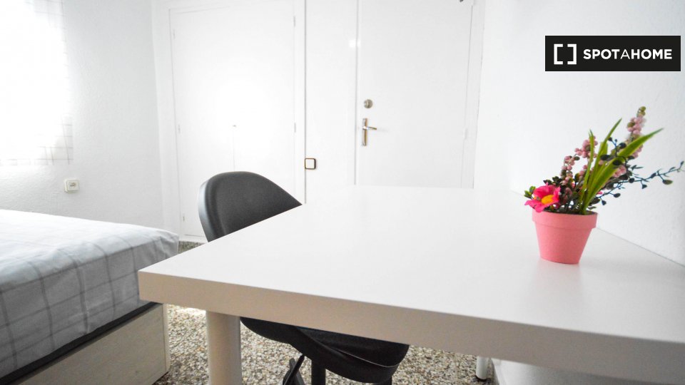 Apartment Valencia, 4 beds, 90m² — photo 19