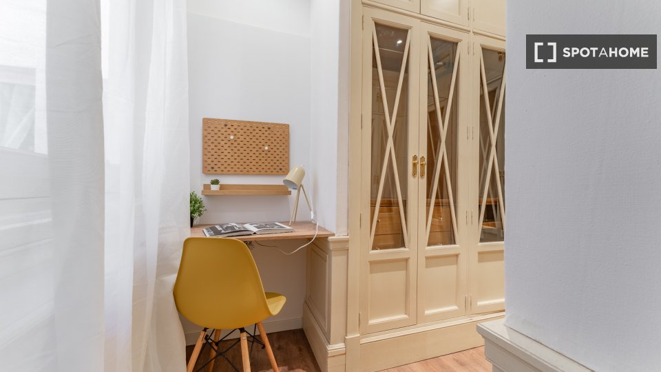 Double room Madrid, 10 beds, 173m² — photo 58