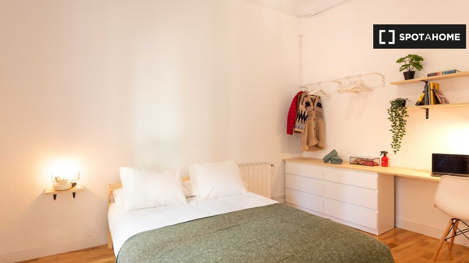 Double room Barcelona, 8 beds, 270m² — photo 7