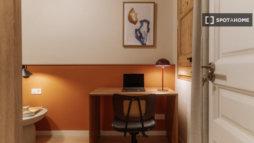 Double room Barcelona, 3 beds, 90m² — photo 18