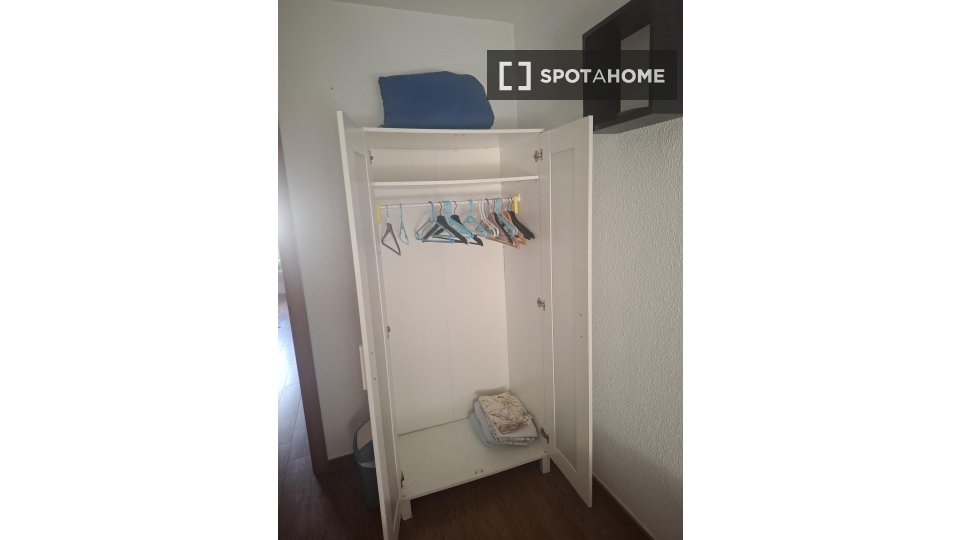 Double room Madrid, 3 beds — photo 9
