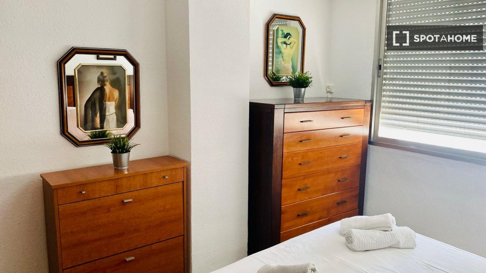 Apartment Valencia, 4 beds, 80m² — photo 3