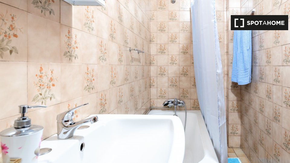 Double room Porto, 2 beds, 20m² — photo 5