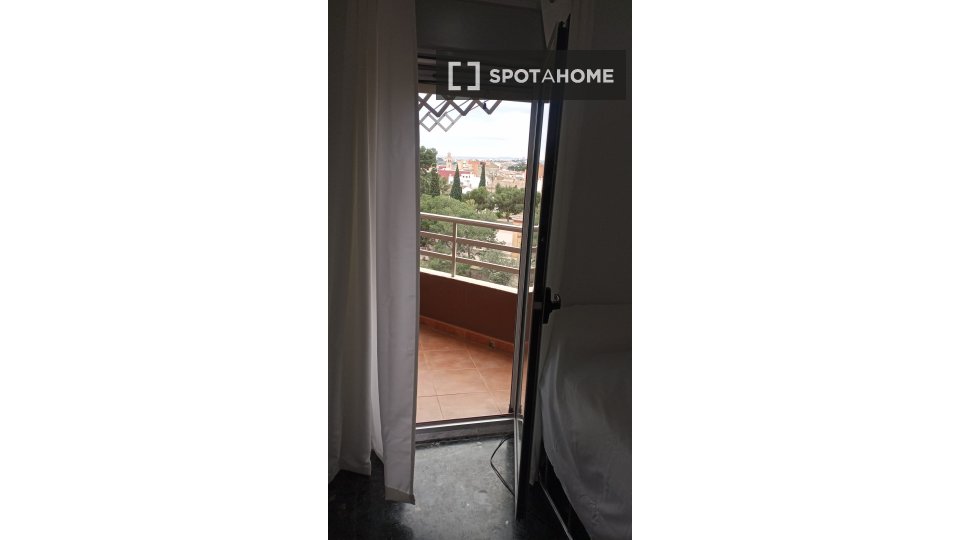 Double room Valencia, 5 beds, 110m² — photo 1