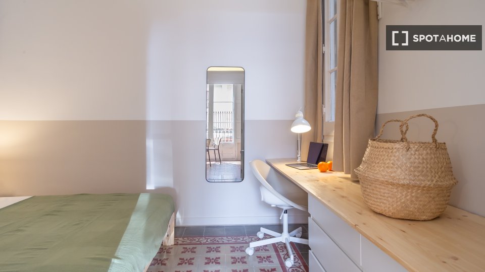 Double room Barcelona, 4 beds, 90m² — photo 14