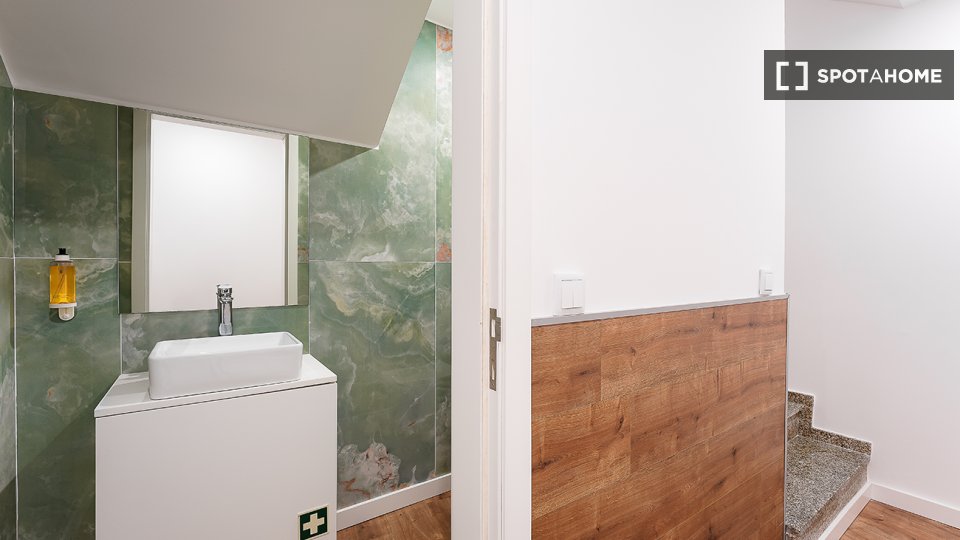 Apartment Porto, 2 beds, 175m² — photo 16